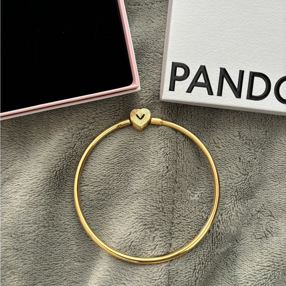 Pandora Gold Heart Bangle - Picture 2 of 5